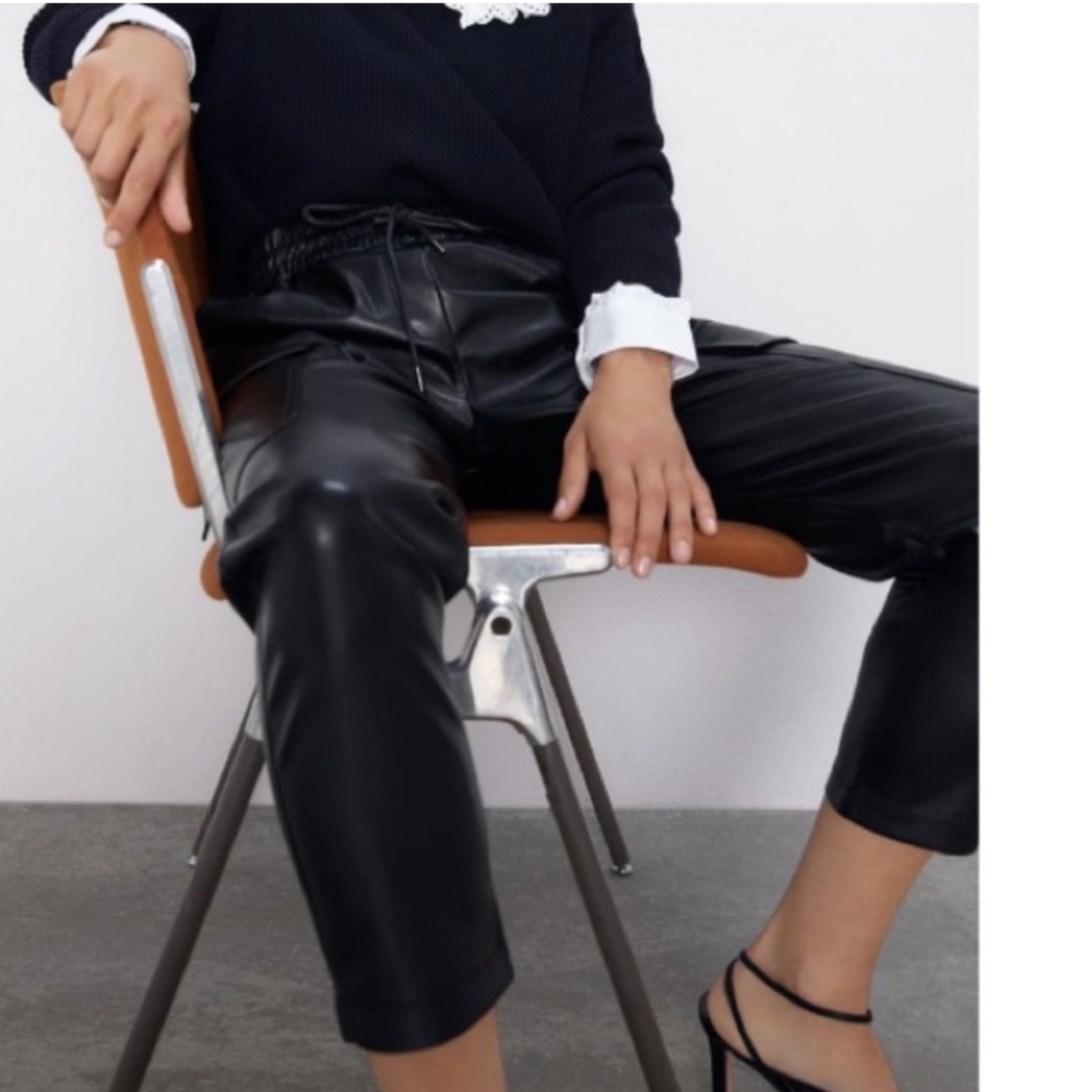 BLOGGERS FAVE Zara Vegan Black Faux Leather Cargo Pants Size X-Small - Picture 5 of 5